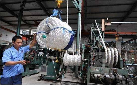 臺(tái)州日?qǐng)?bào) 頭版報(bào)眼 驕傲 打破歐美企業(yè)壟斷,臨海四兄繩業(yè)產(chǎn)品首次應(yīng)用于深海油氣田作業(yè)平臺(tái)建設(shè)